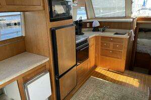 2000 Mainship 390 thumbnail 10