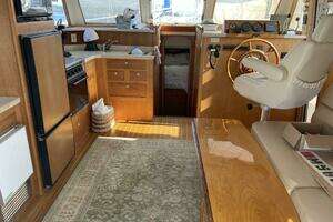 2000 Mainship 390 thumbnail 6