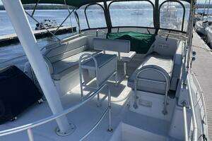2000 Mainship 390 thumbnail 18