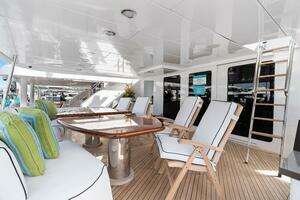 2005 Hatteras 100 Motor Yacht thumbnail 42