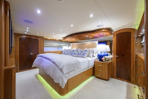 Hatteras 100 MAGIC - Master Stateroom