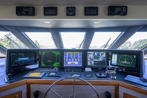 Hatteras 100 MAGIC - Pilothouse