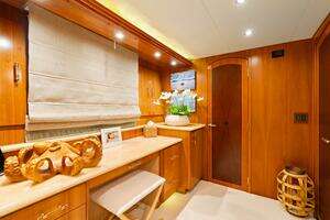 2005 Hatteras 100 Motor Yacht thumbnail 8