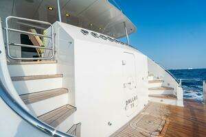 2005 Hatteras 100 Motor Yacht thumbnail 6