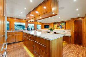 2005 Hatteras 100 Motor Yacht thumbnail 23