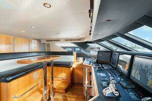 2005 Hatteras 100 Motor Yacht thumbnail 34
