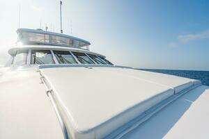 2005 Hatteras 100 Motor Yacht thumbnail 5