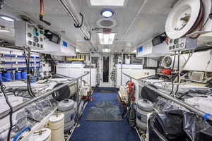 Hatteras 100 MAGIC - Engine Room