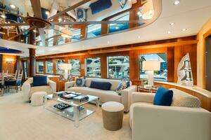 2005 Hatteras 100 Motor Yacht thumbnail 30