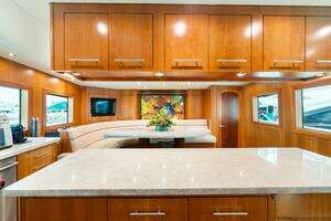 2005 Hatteras 100 Motor Yacht thumbnail 25
