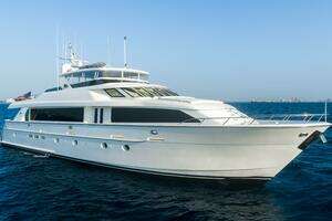 2005 Hatteras 100 Motor Yacht thumbnail 3