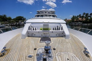 Hatteras 100 MAGIC - Bow