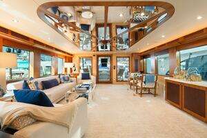 2005 Hatteras 100 Motor Yacht thumbnail 27