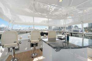2005 Hatteras 100 Motor Yacht thumbnail 38