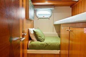 2005 Hatteras 100 Motor Yacht thumbnail 15