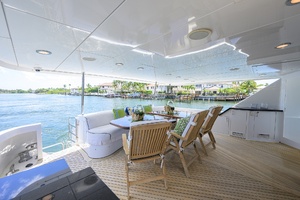 Hatteras 100 MAGIC - Aft Deck