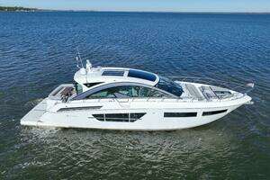 2020 Cruisers Yachts 60 Cantius thumbnail 1