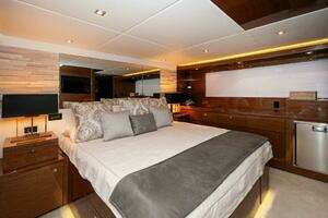 2020 Cruisers Yachts 60 Cantius thumbnail 18