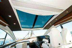 2020 Cruisers Yachts 60 Cantius thumbnail 6