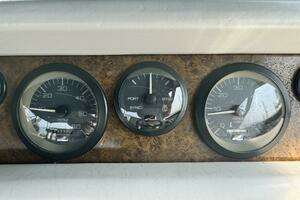1995 Sea Ray Express Cruiser thumbnail 12