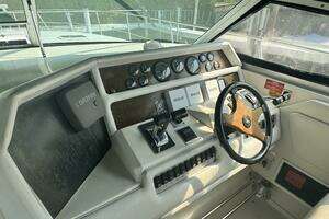 1995 Sea Ray Express Cruiser thumbnail 11