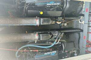1995 Sea Ray Express Cruiser thumbnail 36