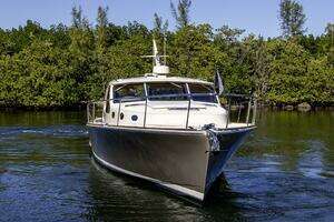 2017 Palm Beach Motor Yachts PB42 thumbnail 3