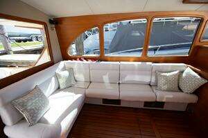 2017 Palm Beach Motor Yachts PB42 thumbnail 16