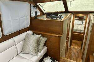 2017 Palm Beach Motor Yachts PB42 thumbnail 24