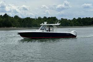 32ft Pursuit Yacht For Sale