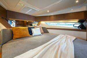 2026 Beneteau Antares 11 thumbnail 12