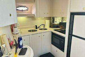 1997 Cruisers Yachts 4270 Esprit thumbnail 10