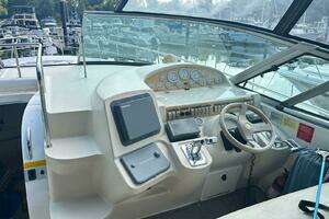 1997 Cruisers Yachts 4270 Esprit thumbnail 5