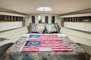 1997 Cruisers Yachts 4270 Esprit thumbnail 12