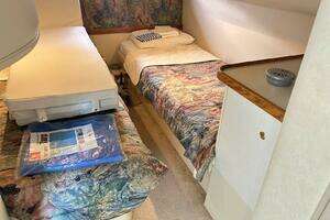 1997 Cruisers Yachts 4270 Esprit thumbnail 13