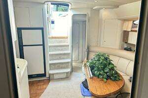 1997 Cruisers Yachts 4270 Esprit thumbnail 8