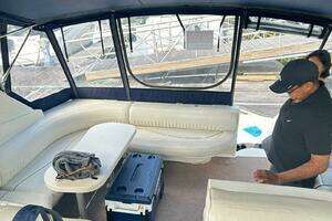 1997 Cruisers Yachts 4270 Esprit thumbnail 7