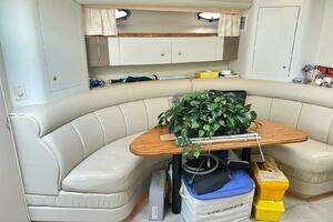 1997 Cruisers Yachts 4270 Esprit thumbnail 9
