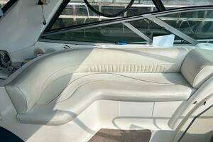 1997 Cruisers Yachts 4270 Esprit thumbnail 6