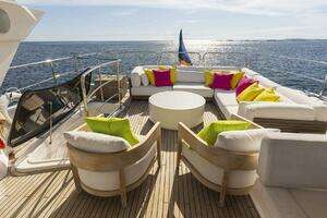 2017 Sunseeker 95 Yacht thumbnail 49