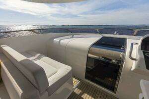 2017 Sunseeker 95 Yacht thumbnail 57