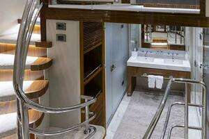 2017 Sunseeker 95 Yacht thumbnail 34