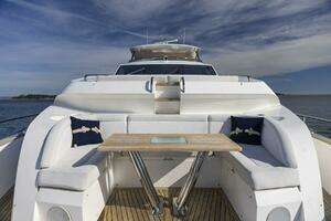2017 Sunseeker 95 Yacht thumbnail 12