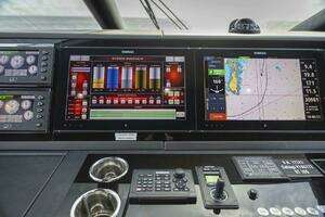 2017 Sunseeker 95 Yacht thumbnail 25