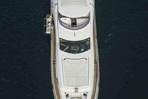 2017 Sunseeker 95 Yacht thumbnail 6