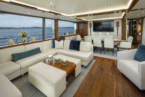 2017 Sunseeker 95 Yacht thumbnail 16