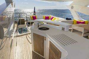 2017 Sunseeker 95 Yacht thumbnail 52