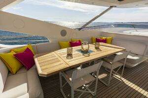 2017 Sunseeker 95 Yacht thumbnail 56