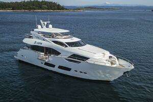 2017 Sunseeker 95 Yacht thumbnail 3