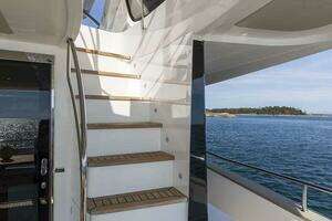 2017 Sunseeker 95 Yacht thumbnail 48